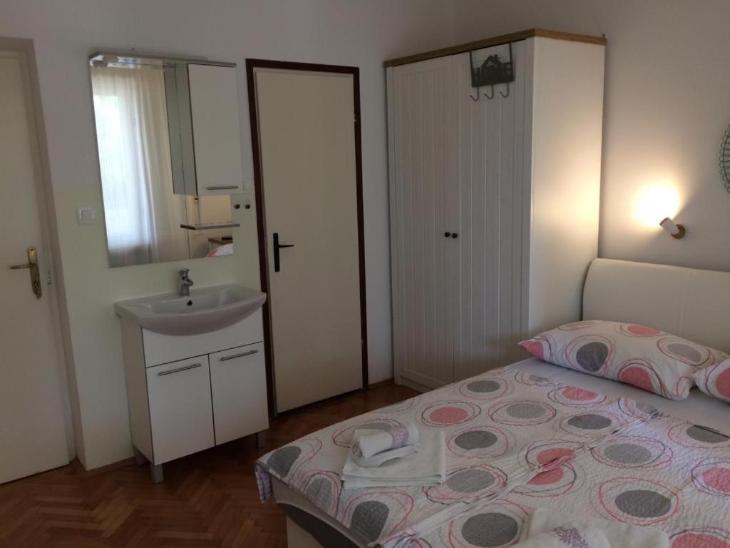 Apartman I Sobe Marijana Раб Екстериор снимка